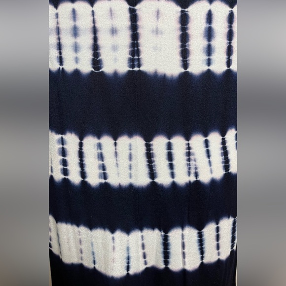 Lane Bryant Navy & White Tie-Dye Short Sleeve Swing Tunic - Picture 7 of 10